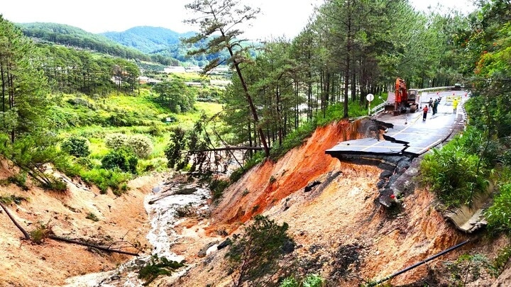 Mua lu,  sat lo mien Trung anh 2