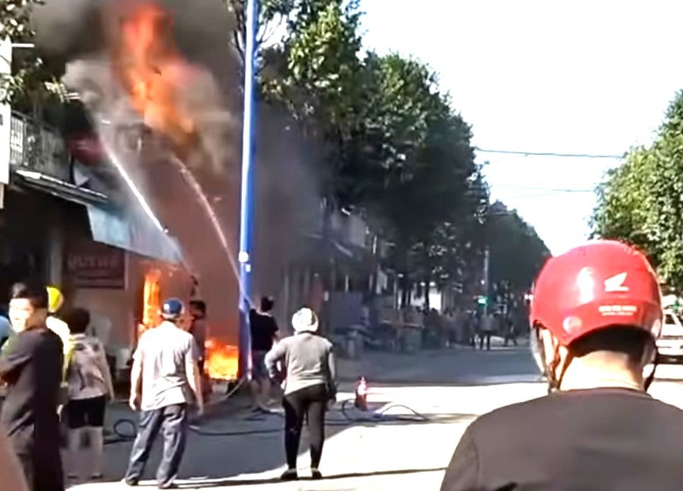 Chay hang giay dep TP.HCM anh 1