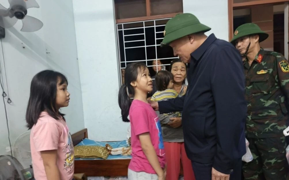 Pho thu tuong Thuong truc tham nhan dan vung lu Dak Lak hinh anh