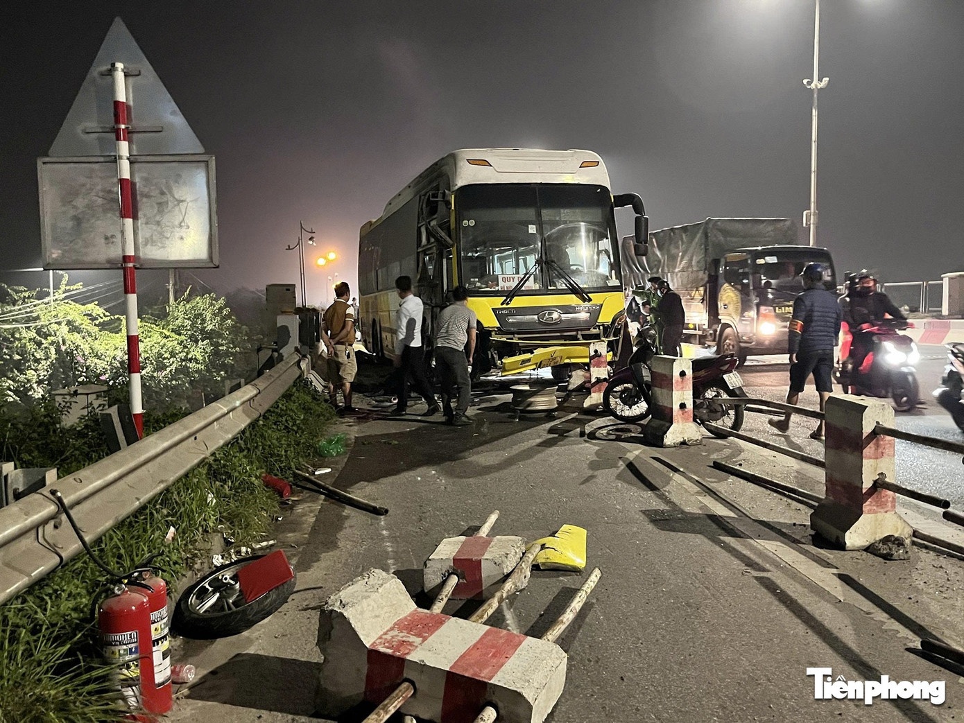 Xe khach tong xe may anh 1