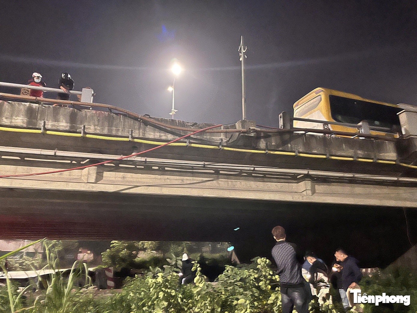 Xe khach tong xe may anh 3