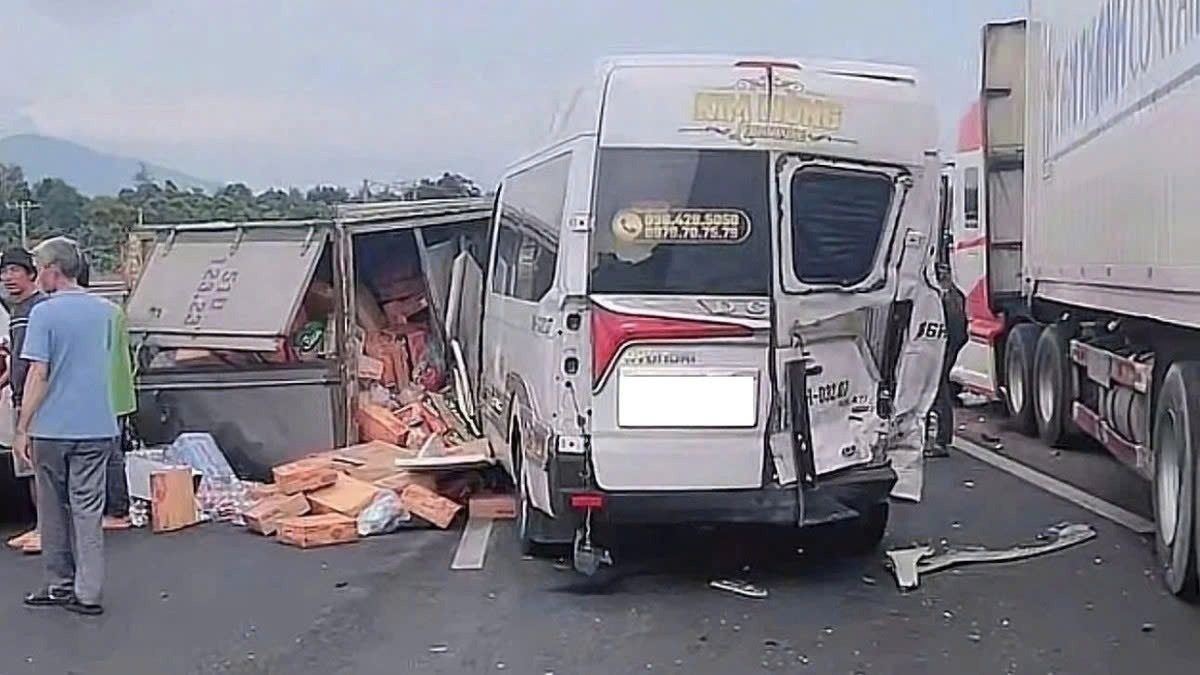 Xe cho hang cuu tro bi tai nan tren cao toc doan qua Dong Nai hinh anh