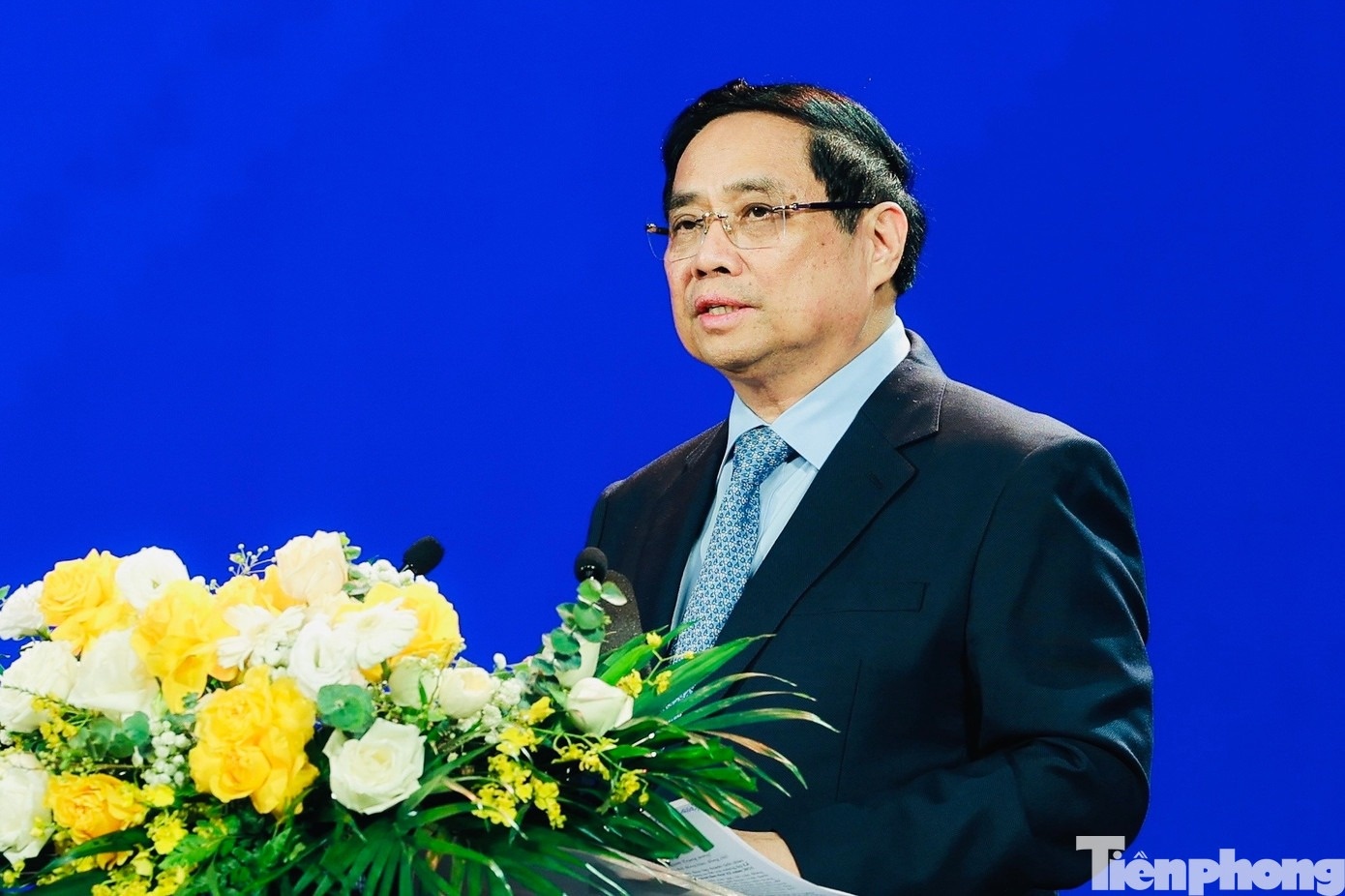 thong tin doi ngoai anh 1