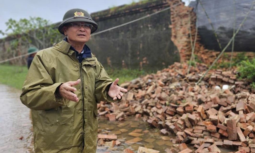 Hien truong hu hai o Hoang thanh trieu Nguyen sau mua lu lich su hinh anh