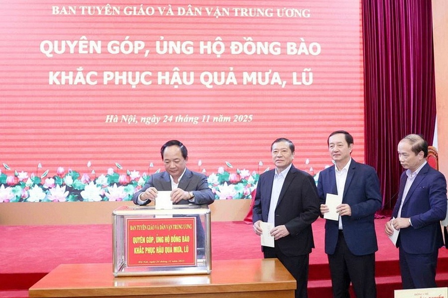 Ban Tuyen giao va Dan van, Ban Noi chinh TW ung ho dong bao vung lu hinh anh