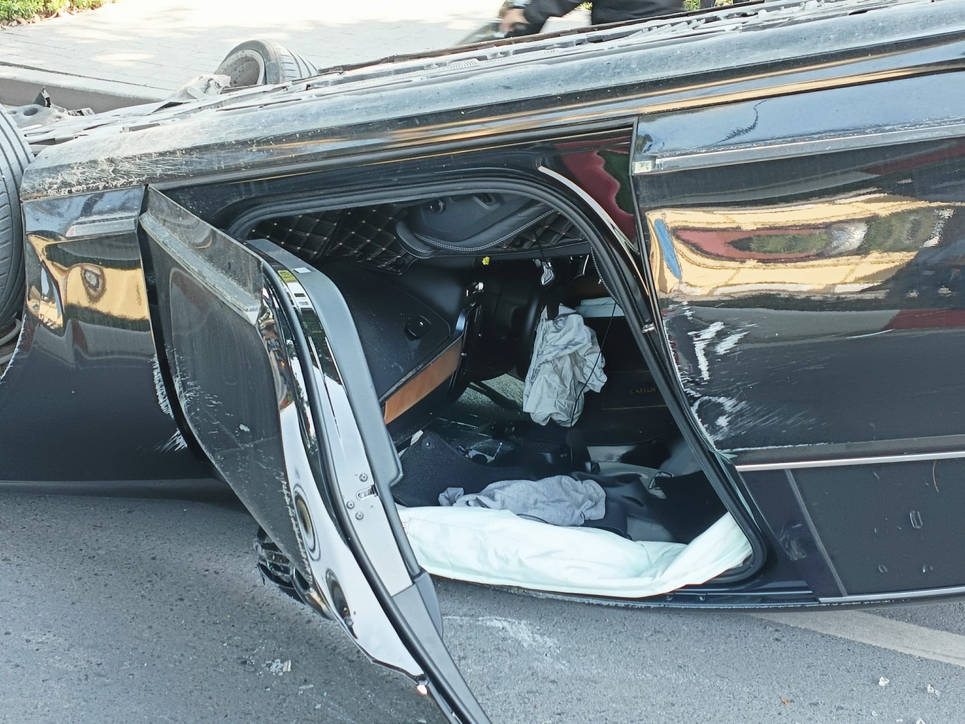 Oto lat ngua Hoang Dieu anh 3