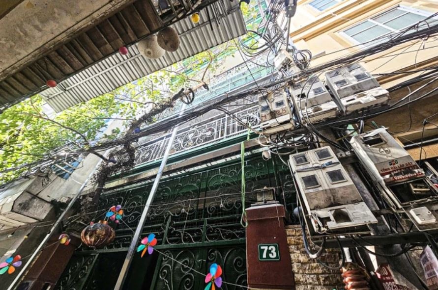 Chay nha 6 tang trong ngo sau o Ha Noi hinh anh