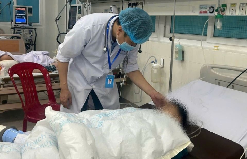 Cha om hai con nhay cau Truong Xuan, mot be tu vong hinh anh