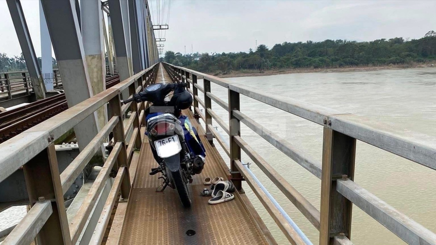 Ba cha con nhay cau anh 1