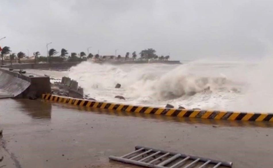 Bao so 15 tiep tuc doi huong hinh anh