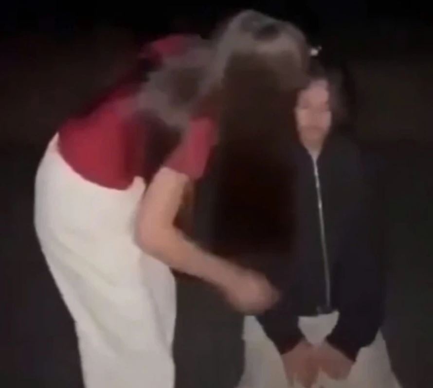 Hanh hung co gai anh 1