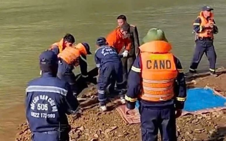 Tim thay thi the Chanh Van phong Dang uy xa tren song Ma hinh anh