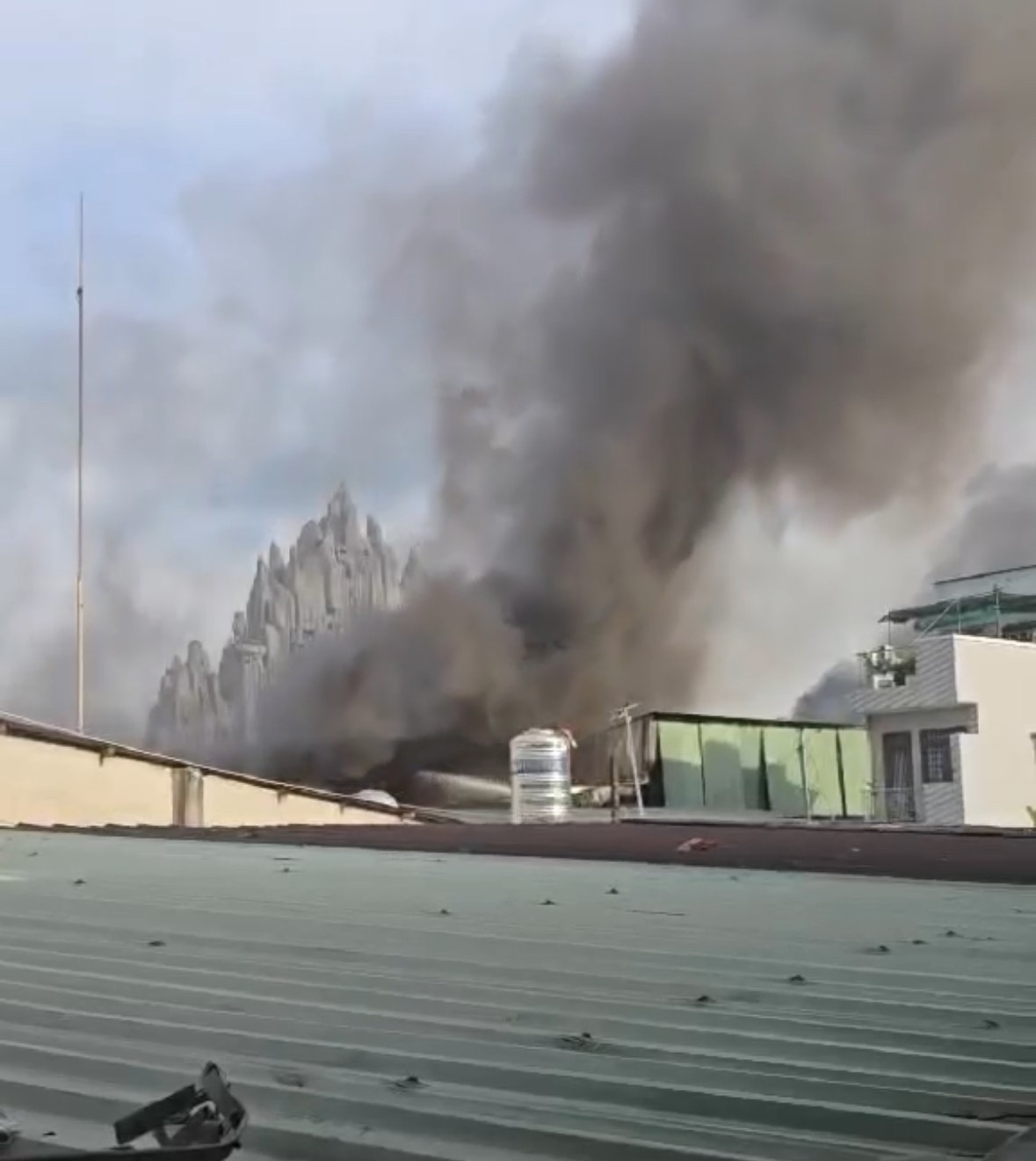 Chay kho hang TP.HCM anh 1