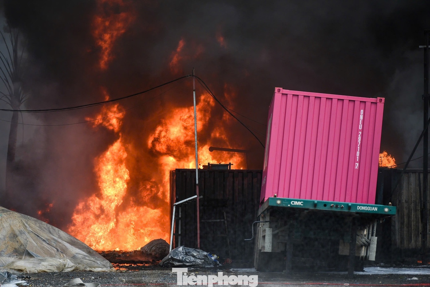Cháy kho bãi Đà Nẵng ảnh 5 Chay kho bai Da Nang anh 5