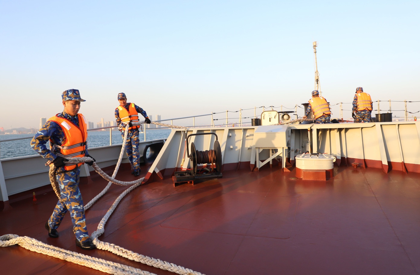 Chien ham Tran Hung Dao anh 2