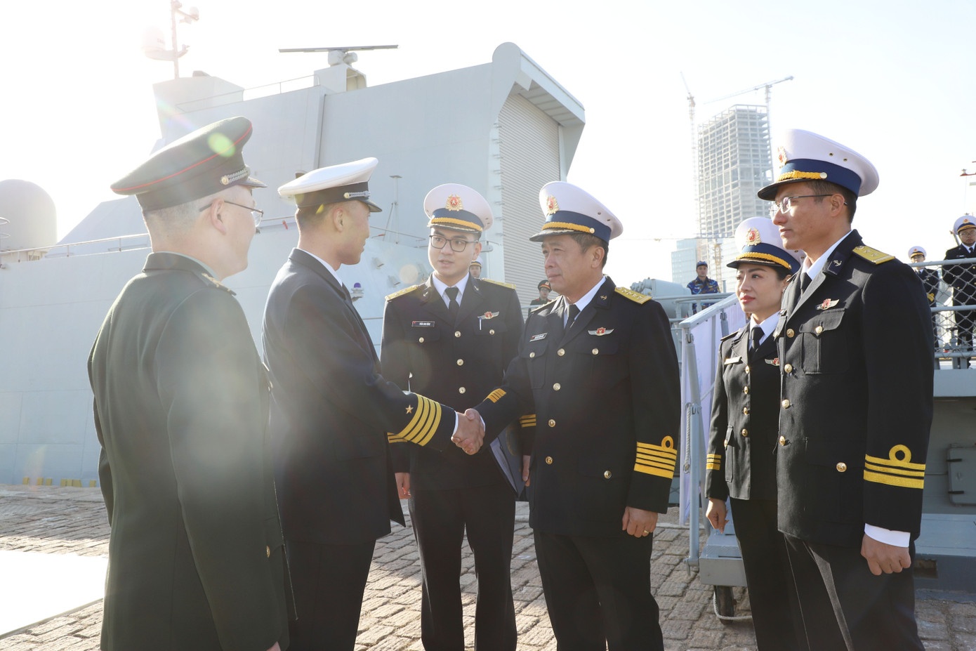 Chien ham Tran Hung Dao anh 7