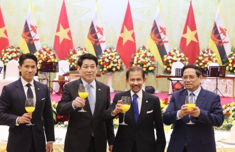 Chu tich nuoc Luong Cuong chu tri chieu dai Quoc vuong Brunei hinh anh