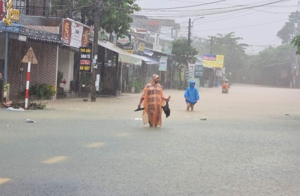 Mien Trung sap don mua lon dien rong hinh anh