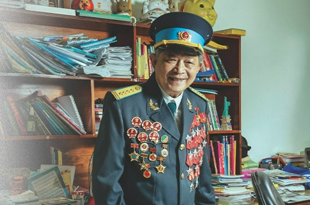 Hoi uc cua mot phi cong anh hung hinh anh