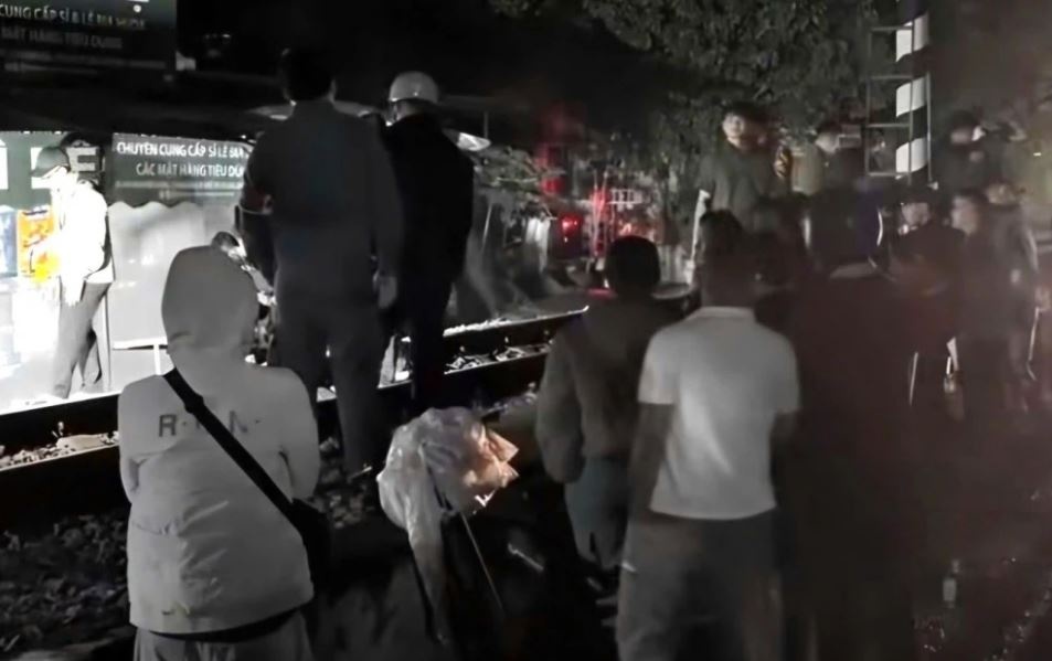 Va cham tau hoa trong dem, mot nguoi tu vong hinh anh