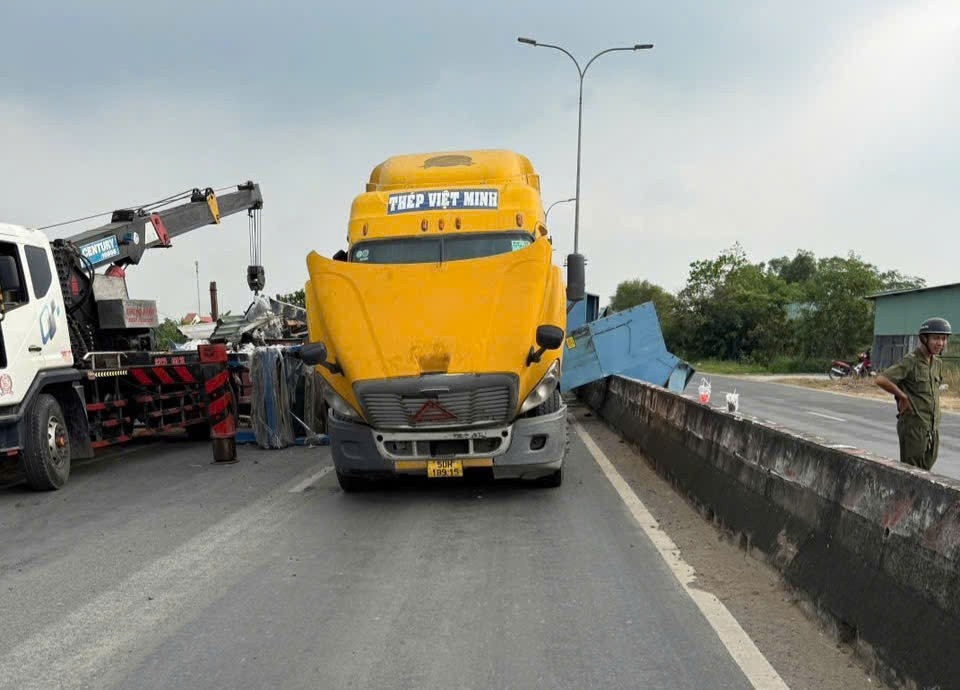 Tai nan container Tay Ninh anh 2