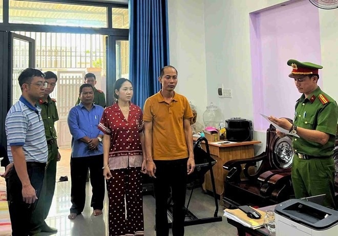 Khoi to hai can bo So Y te Lam Dong nhan qua tu chuoi phong nha 'chui' hinh anh