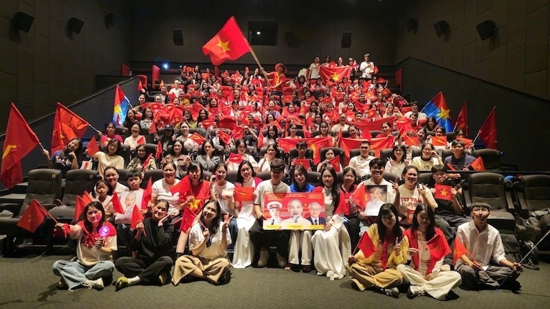 Lan toa manh me tinh than yeu nuoc trong cac the he hinh anh