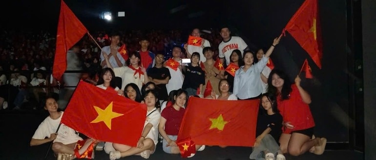 To quoc trong tim anh 2