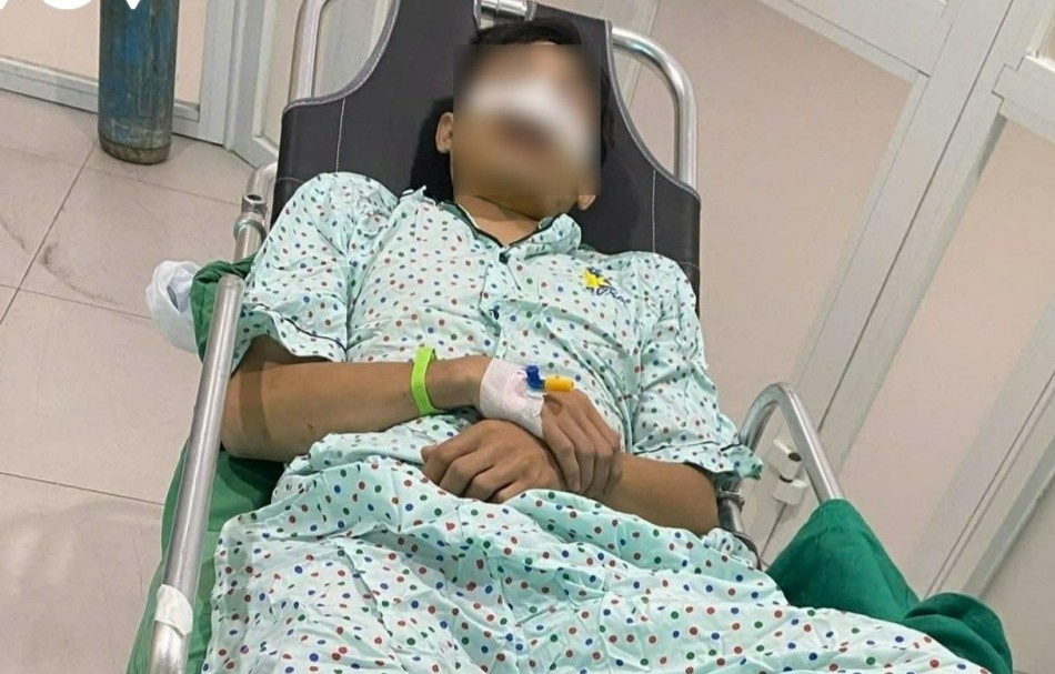 Nhom bao ve cho dau moi Hoc Mon danh gay mui cong nhan boc xep hinh anh