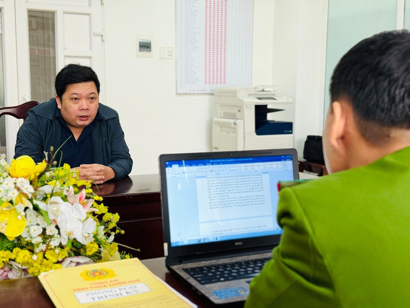 Nhieu phu huynh bi lua tien vi tim cach 'chay truong' cho con hinh anh