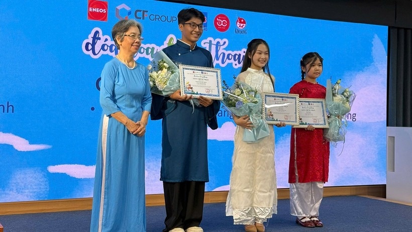 Trao giai cuoc thi viet 'Doa hoa dong thoai' hinh anh