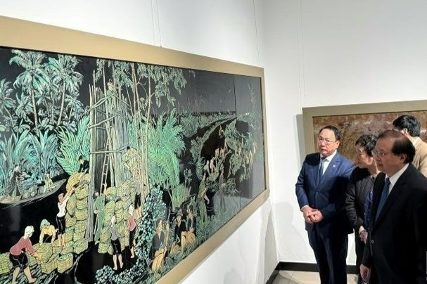 Trien lam nghe thuat son mai chao mung Dai hoi Dang toan quoc lan thu hinh anh