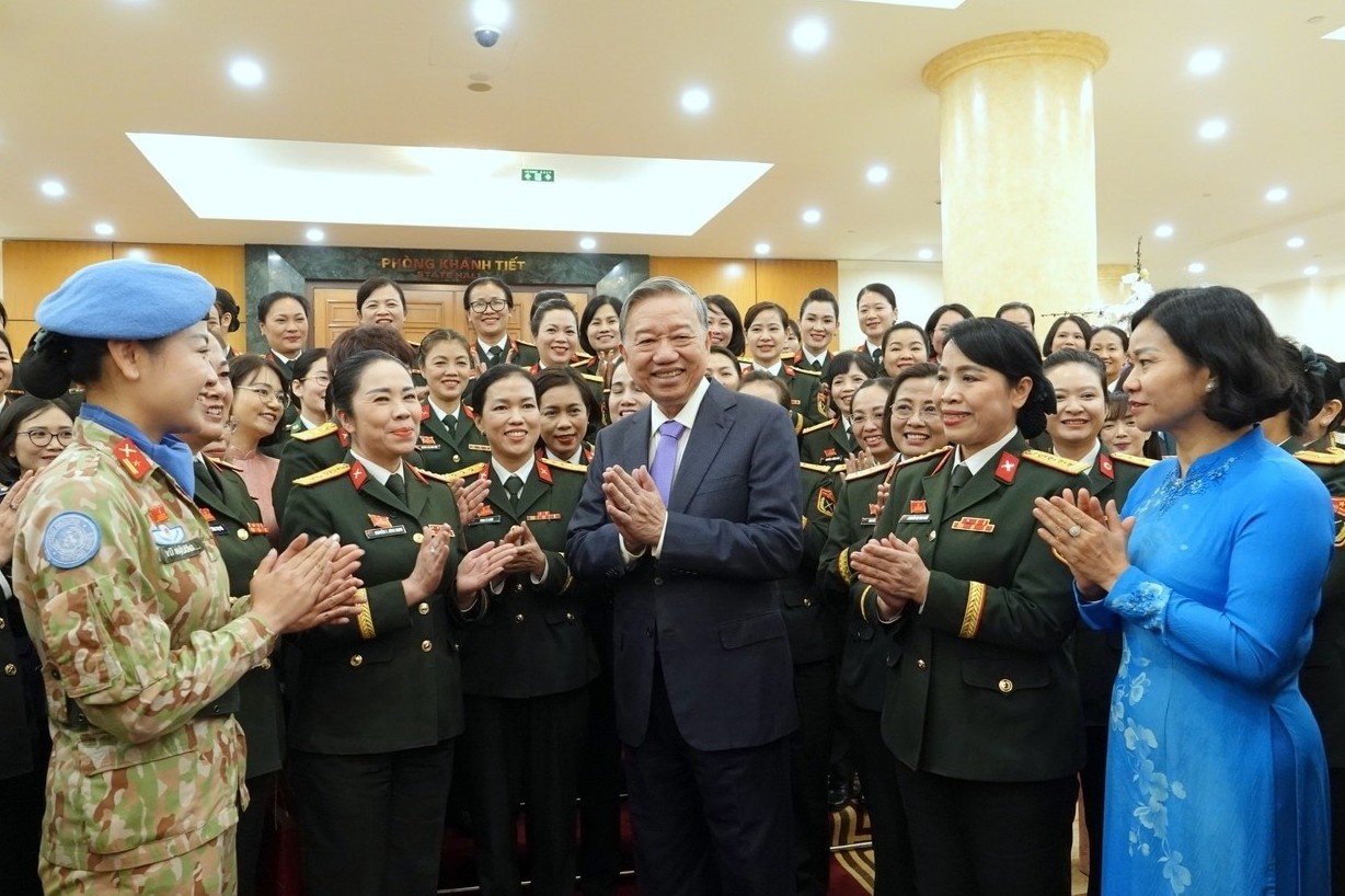 Tong Bi thu danh gia cao cac nghien cuu ve vu khi cua phu nu Quan doi hinh anh
