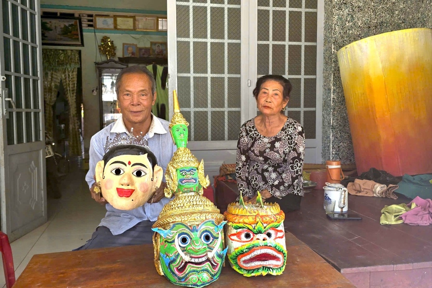 Nguoi giu lua nghe thuat Khmer hinh anh