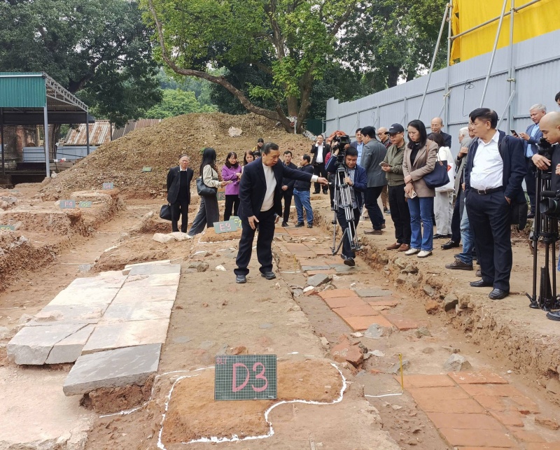 Chinh dien Kinh Thien anh 1