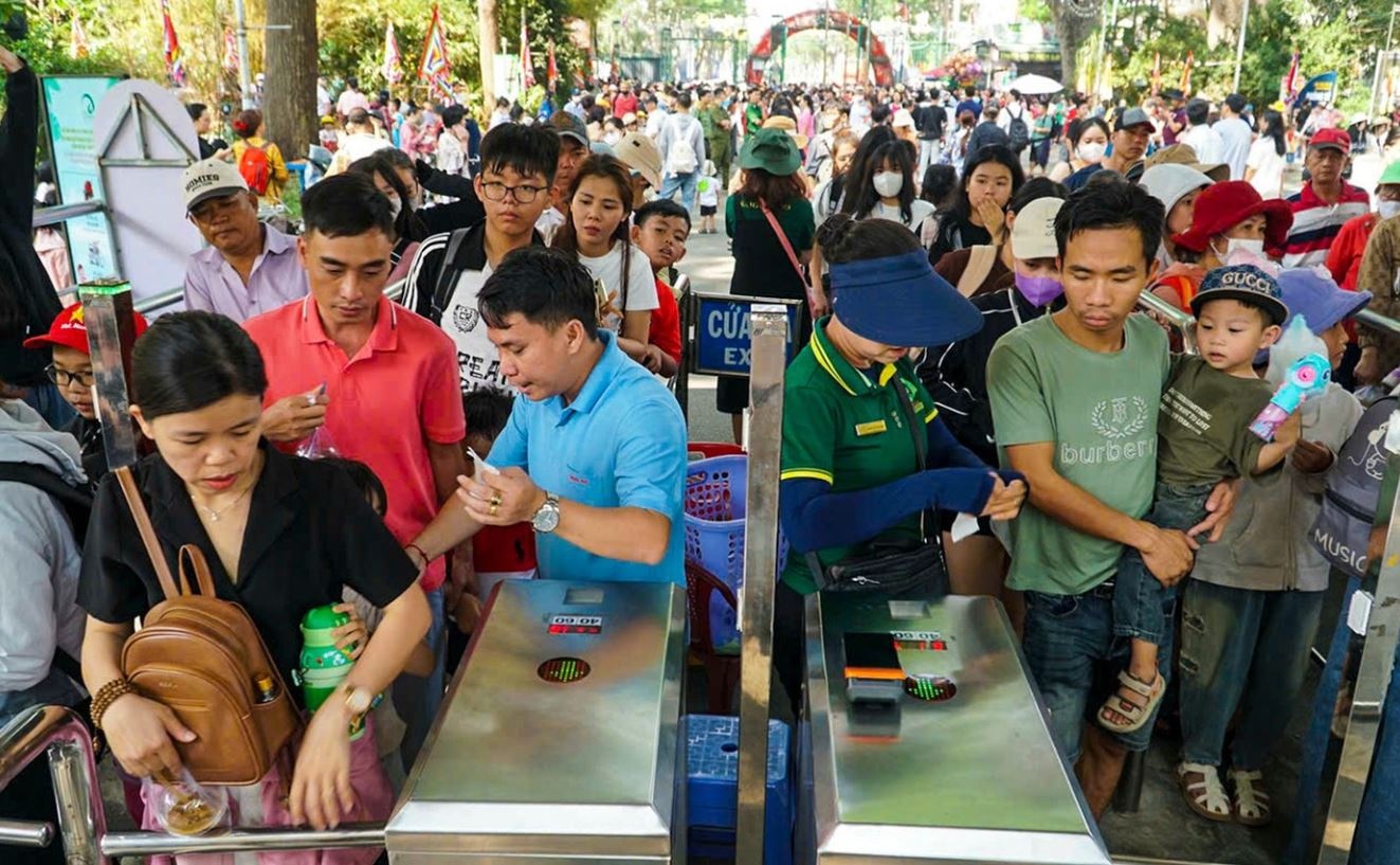 Thoi tiet TP.HCM va cac diem du lich phia Nam ky nghi Tet Duong 2026 hinh anh