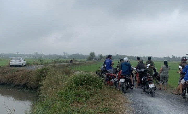 Nguoi dan ong tu vong trong tu the treo co o bo ruong tai Cu Chi hinh anh