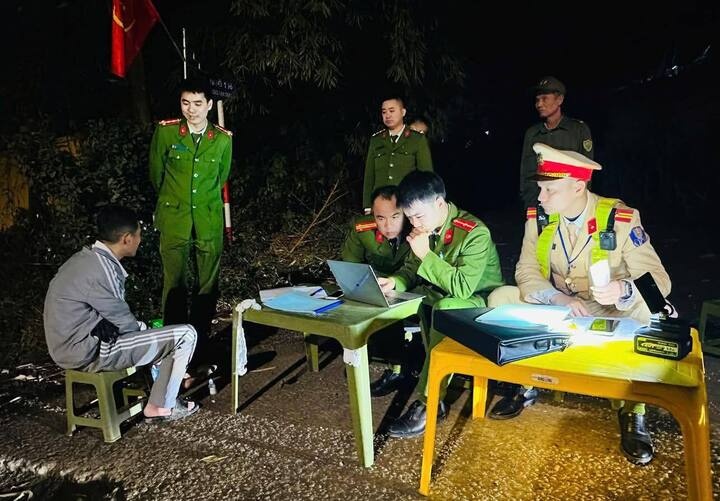 Bi kiem tra nong do con, tai xe tang ga tong CSGT hinh anh