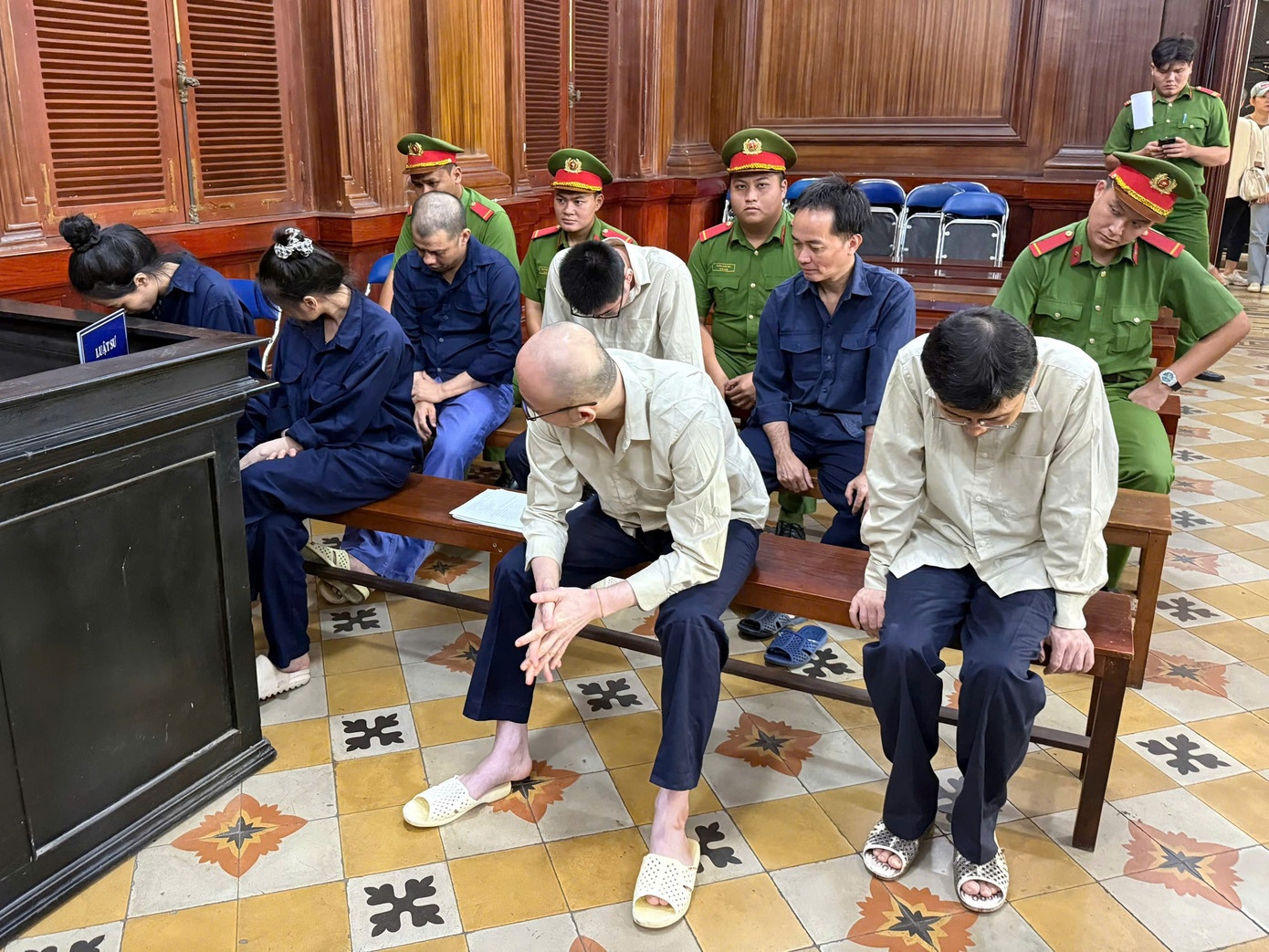 Chu nha hang nguoi Han Quoc linh an vi moi gioi mai dam hinh anh