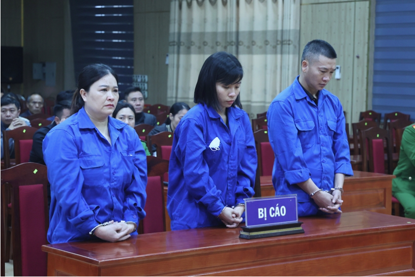 Loat bi cao linh an truoc Tet vi mua ban phao no hinh anh