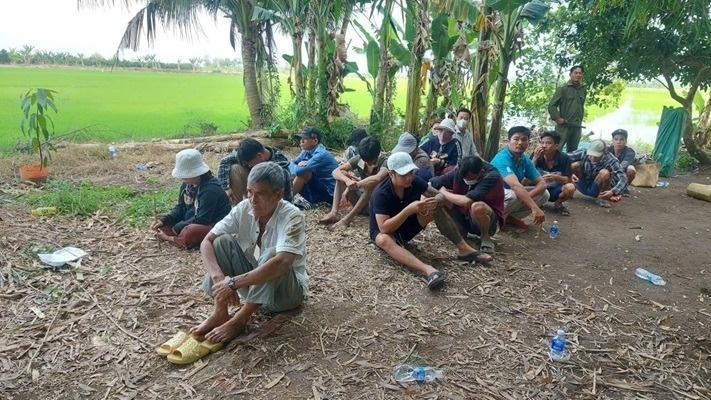 Xu ly 24 doi tuong da ga an thua bang tien o Dong Thap hinh anh