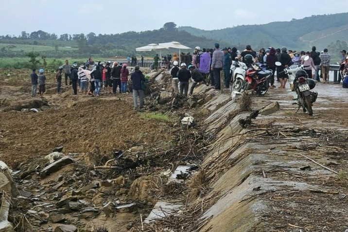 Can canh hien truong vu sap bo ke lam 4 nguoi tu vong o Dak Lak hinh anh