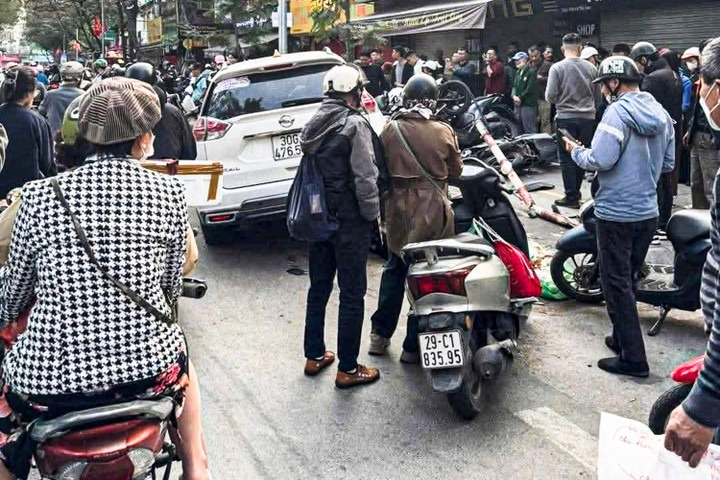 Oto lao len via he anh 3