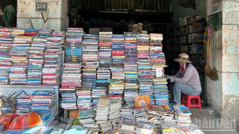 Nhung hieu sach cu ben le ky uc do thi hinh anh