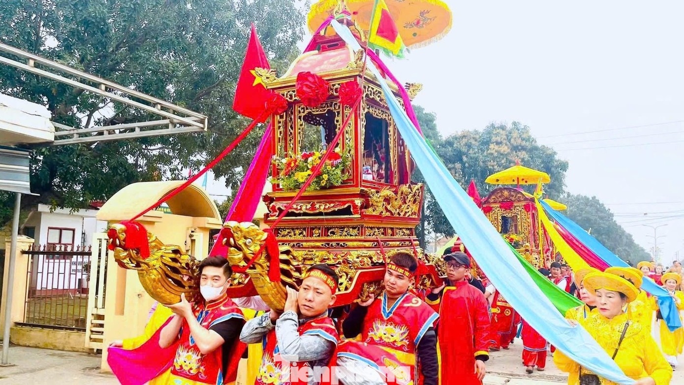 Den tho Thuy Tinh cung cac vi khai co lap lang ven bien Nghe An hinh anh