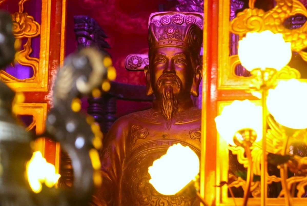 Ngoi den thieng hang tram tuoi o Nghe An hinh anh