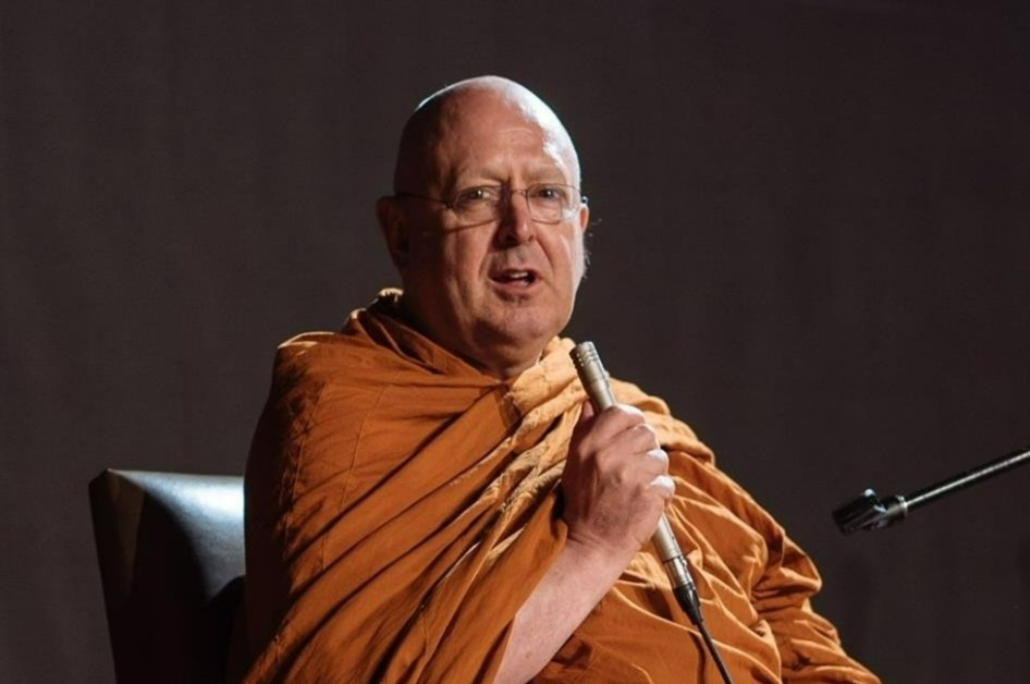 Thien su Ajahn Brahm chia se ve chanh niem, hy lac va giac ngo hinh anh