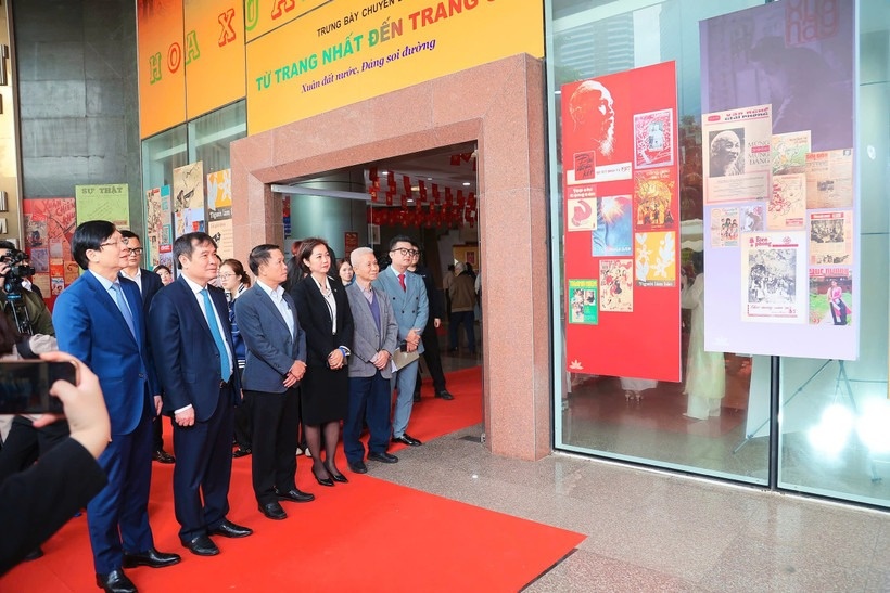 Bia bao Xuan tieu bieu qua cac thoi ky hinh anh