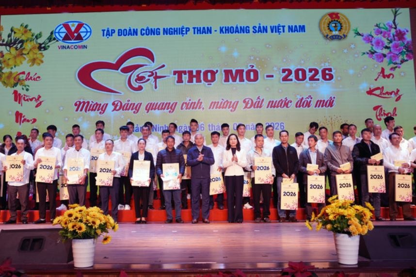 Thuong Tet trung binh 10 trieu dong cho nhung nguoi tho mo hinh anh