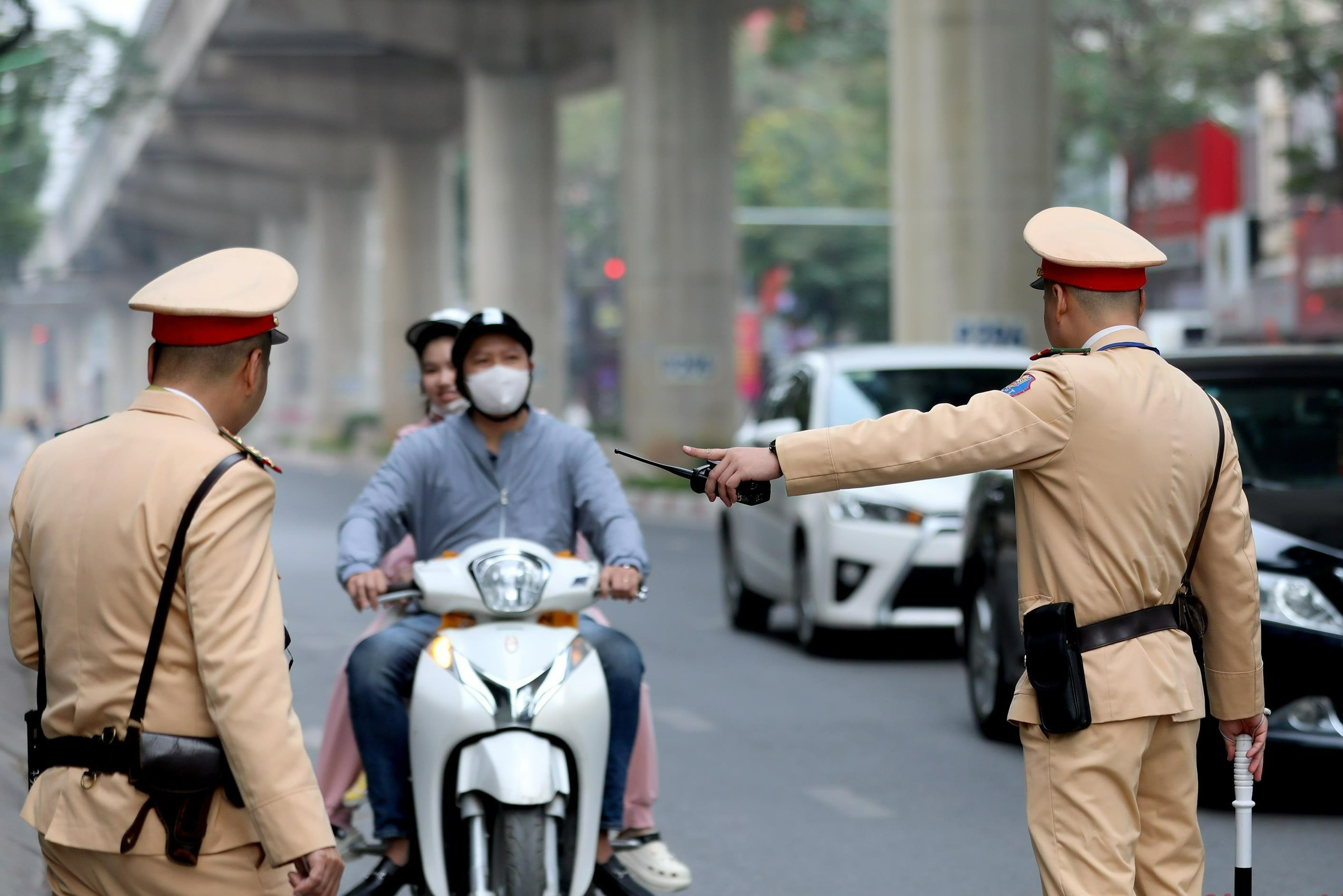 Ruou bia dau Xuan, nhieu tai xe bi xu phat nong do con ngay mung 1 Tet hinh anh